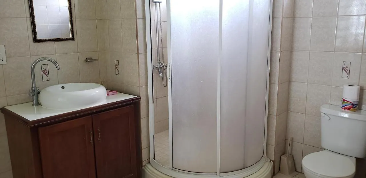 Unit 5/6 Private Apartment - Roseau