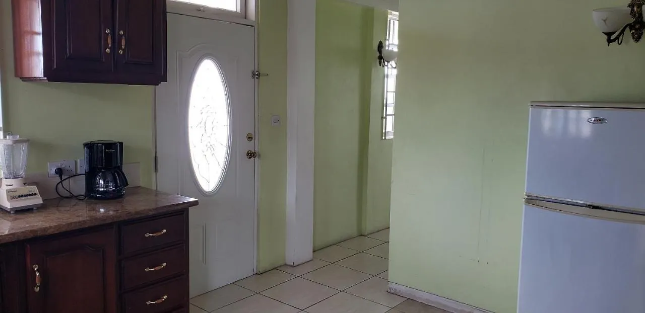 Unit 5/6 Private Apartment - Roseau Dominique